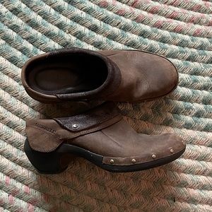 Merrell leather studded clogs